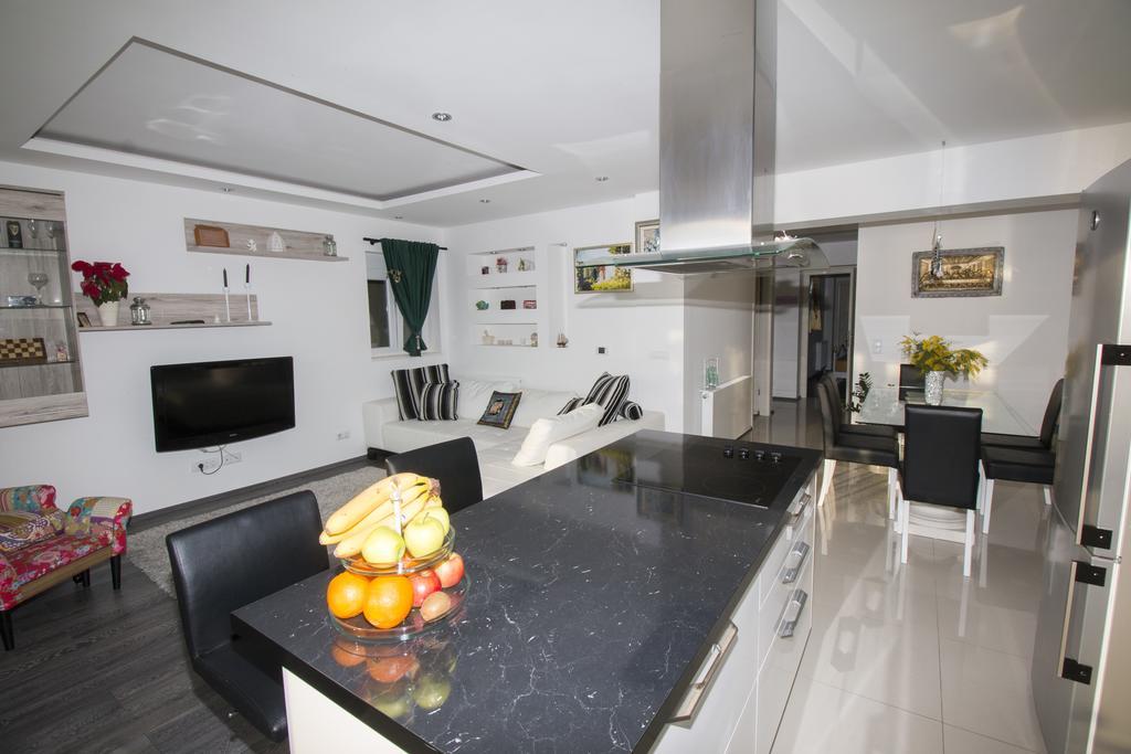 Apartment Mate Omiš Εξωτερικό φωτογραφία